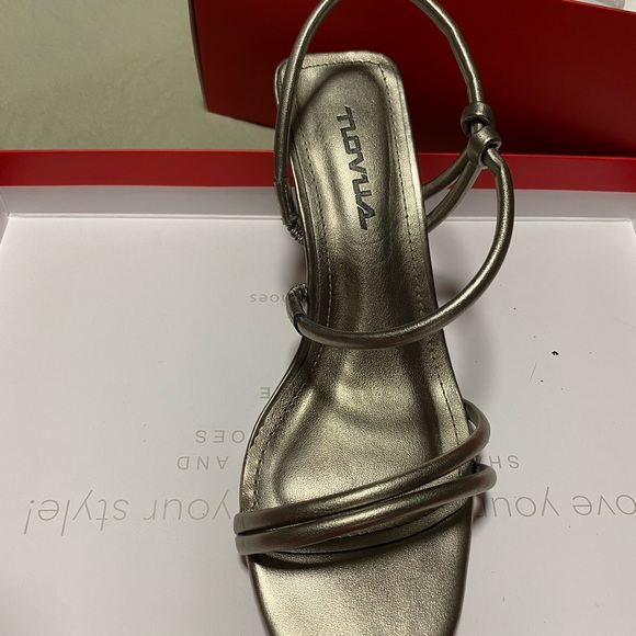 Low heels - Picture 3 of 4